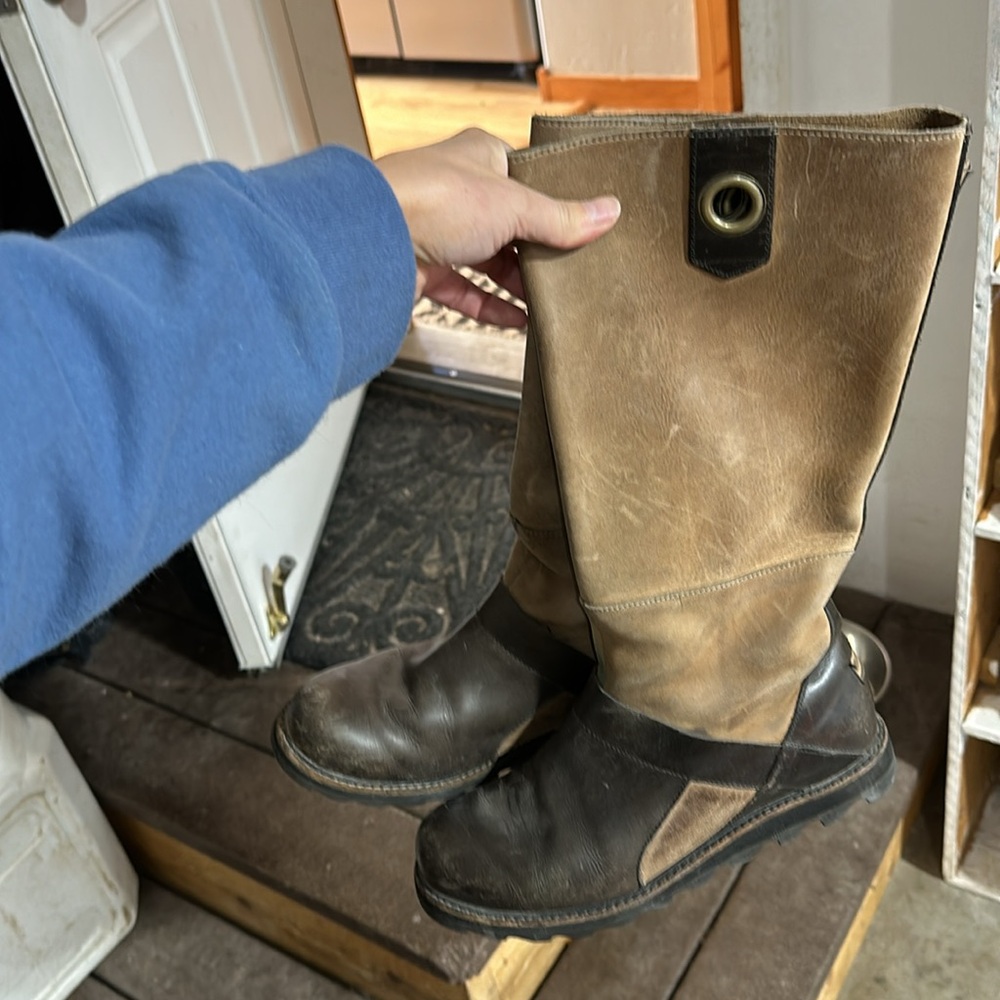 Well loved sorel saddle boots - Picture 2 of 6